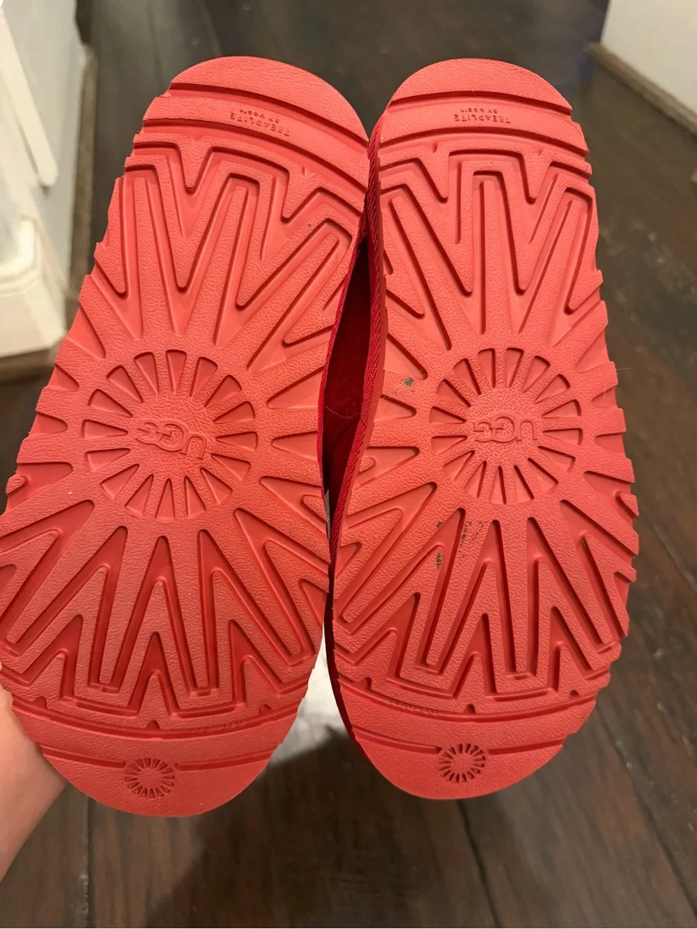 UGG Neumel Samba Red Suede Chukka Boots Men’s 6 Women’s 7 Style 3236